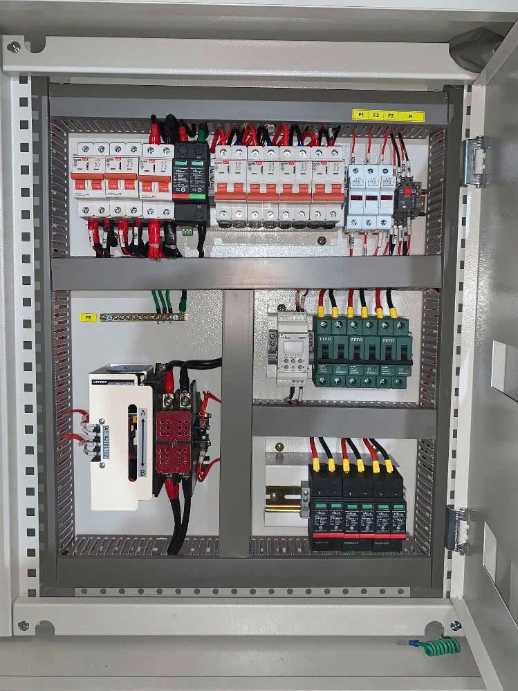 Tủ điện năng lượng mặt trời Hybrid